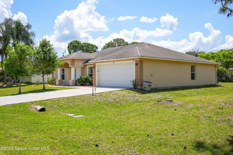 3 bedroom Single Family Residence at 550 Brickell Street, Port Malabar Unit 12, Palm Bay — photo 2