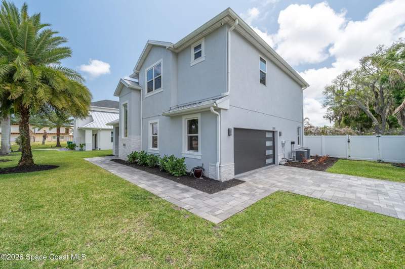 3 bedroom Single Family Residence at 2093 Greenway Drive, Country Club Colony, Melbourne — photo 5