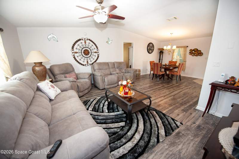 2 bedroom Manufactured Home at 645 Outer Drive #124, Northwest Lakes Condo Ph Vi, Cocoa — photo 5