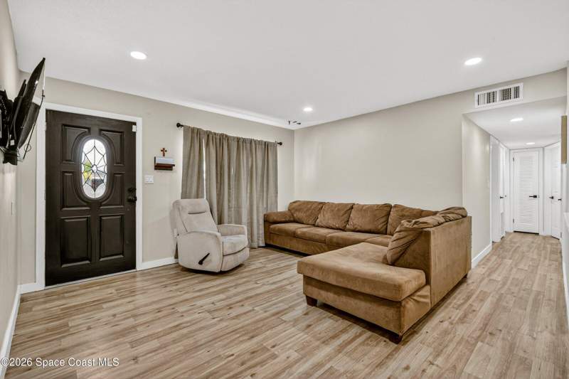 4 bedroom Single Family Residence at 1395 Ashwood Drive, Sunwood Park No 6, Melbourne — photo 5