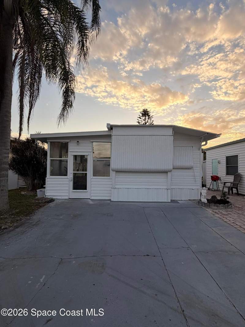 1 bedroom Mobile Home at 212 Cleveland Way, Ameri-Cana Resorts Co-Op, Rockledge — photo 2