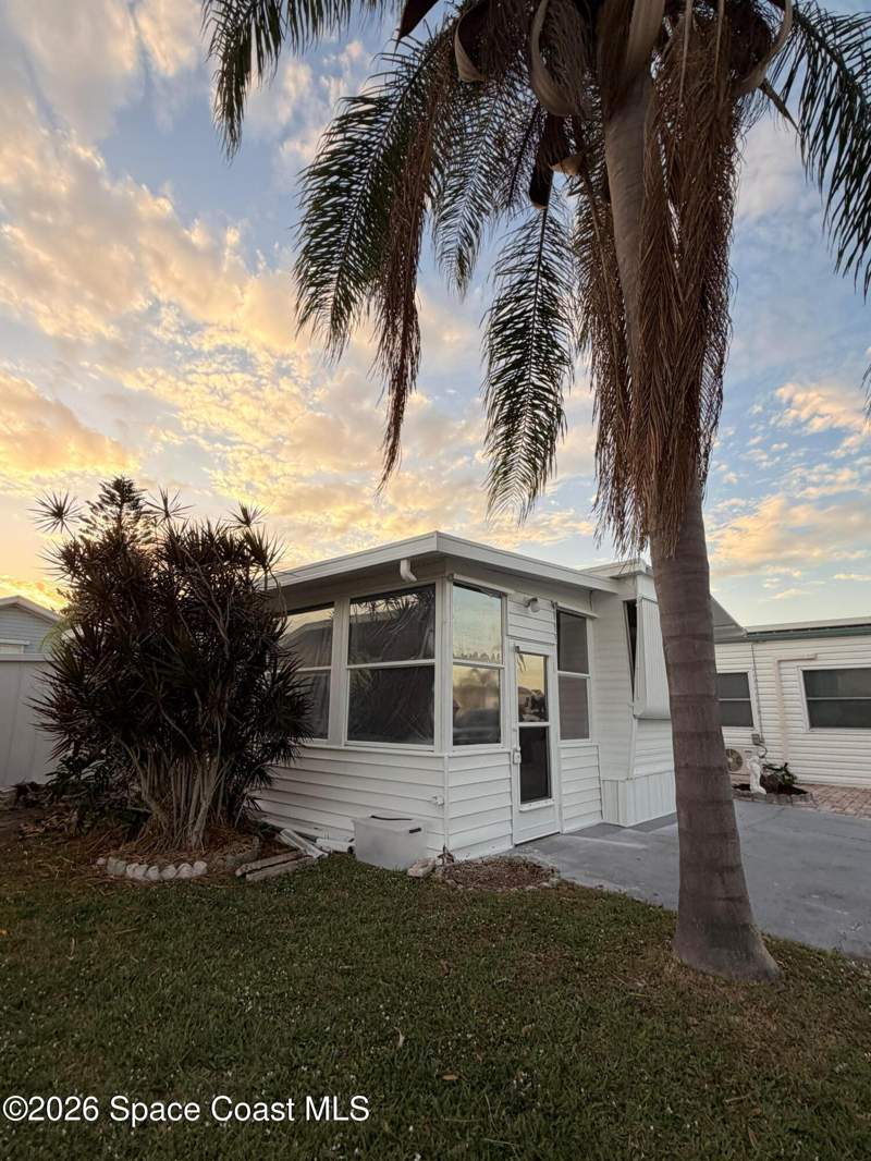 1 bedroom Mobile Home at 212 Cleveland Way, Ameri-Cana Resorts Co-Op, Rockledge — photo 3