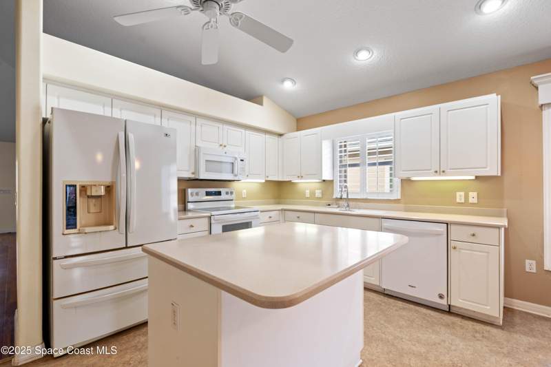 3 bedroom Single Family Residence at 741 Indian Oaks Drive, Pine Creek Phase 1, Melbourne — photo 4