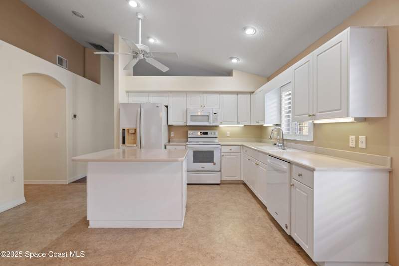 3 bedroom Single Family Residence at 741 Indian Oaks Drive, Pine Creek Phase 1, Melbourne — photo 3