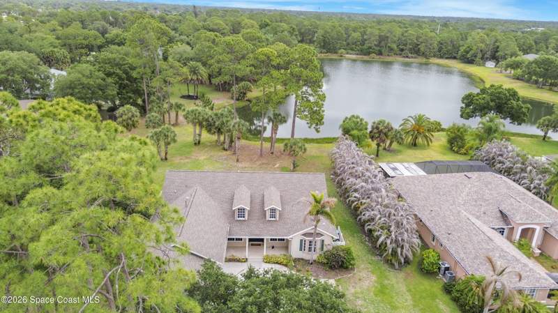 5 bedroom Single Family Residence at 255 Brightwater Drive, Lake Forest at Bayside Lakes, Palm Bay — photo 2