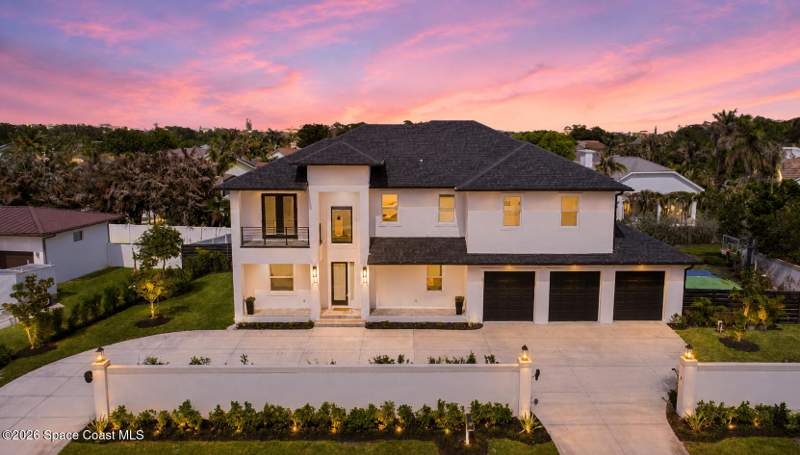 7 bedroom Single Family Residence at 2345 N Riverside Drive, Rio Villa Unit III, Indialantic — photo 3