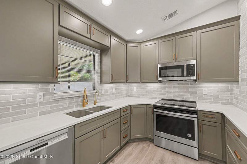 3 bedroom Single Family Residence at 6460 Irving Road, Port St John Unit 4, Cocoa — photo 5