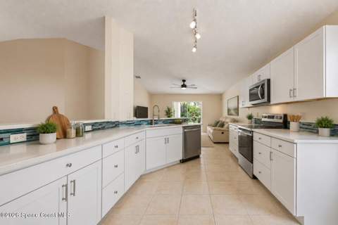 4077 Mount Carmel Lane, Melbourne FL - photo 8 of 42