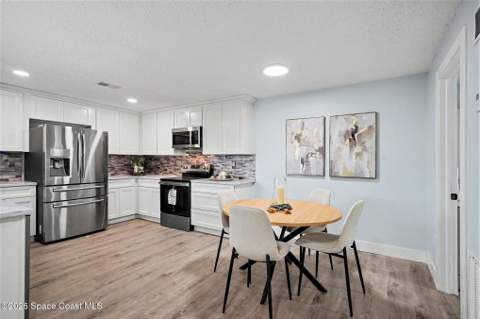 3259 Sea Oats Circle, Melbourne Beach FL - photo 9 of 28
