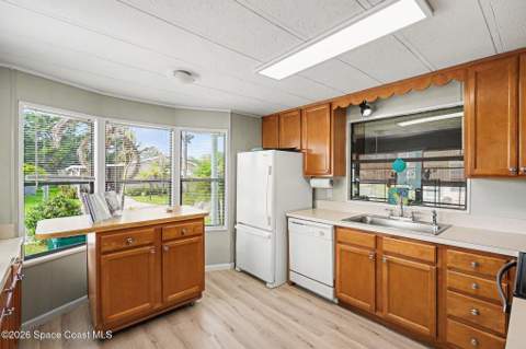 4442 Twin Lakes Drive, Melbourne FL - photo 8 of 16