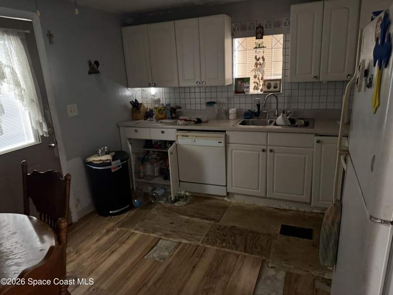 2 bedroom Manufactured Home at 909 Vireo Drive, Barefoot Bay Unit 2 Part 13, Barefoot Bay — photo 4