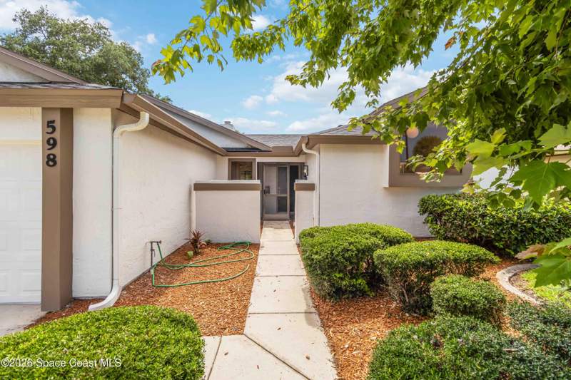 3 bedroom Single Family Residence at 598 Pine Forest Court, Country Walk at Suntree Stage 8 Tract 64 Pud, Melbourne — photo 3