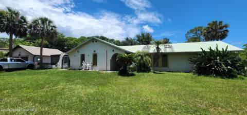 6870 Crepe Myrtle Drive, Grant FL - photo 9 of 79