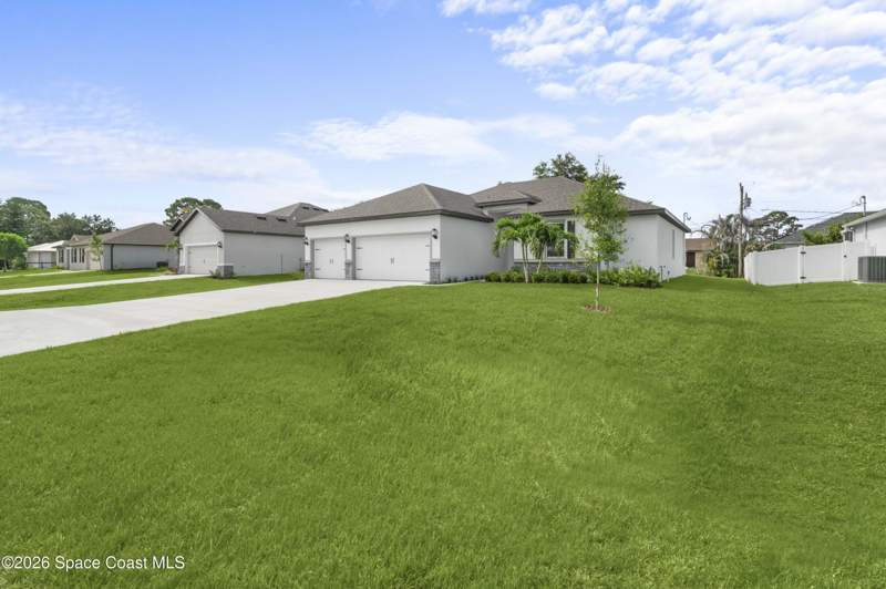 5 bedroom Single Family Residence at 228 Fitchburg Street, Port Malabar Unit 31, Palm Bay — photo 3