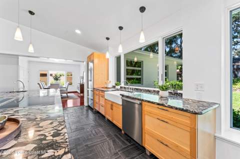 1001 N Indian River Drive, Cocoa FL - photo 14 of 77