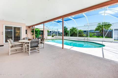 215 Dogwood Avenue, Melbourne Beach FL - photo 10 of 40