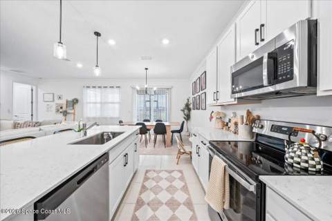 732 Veridian Circle, Palm Bay FL - photo 9 of 33