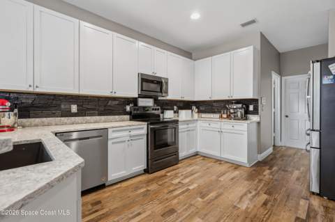 570 Gardendale Circle, Palm Bay FL - photo 14 of 37