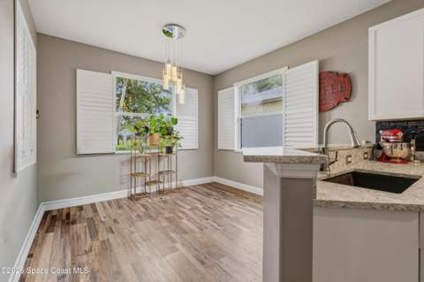 570 Gardendale Circle, Palm Bay FL - photo 12 of 37