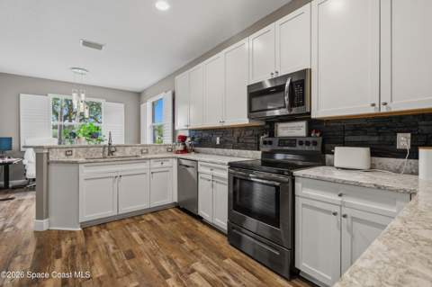 570 Gardendale Circle, Palm Bay FL - photo 16 of 37