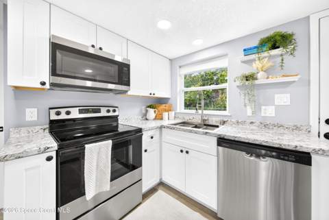 3448 Populatic Street, Mims FL - photo 12 of 34