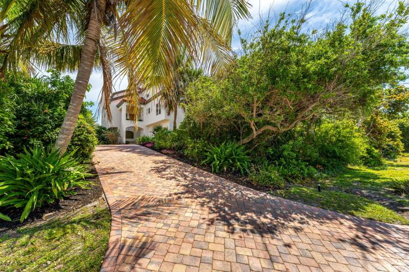 6 bedroom Single Family Residence at 9315 S Highway A1a, Melbourne Beach, Melbourne Beach — photo 2