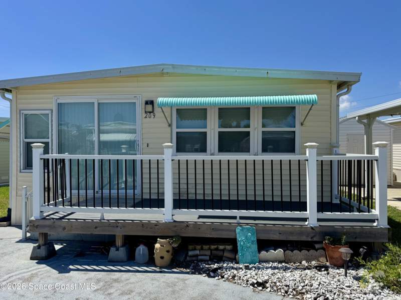 2 bedroom Manufactured Home at 209 Liberty Lane, A1A Condo Park Condo, Melbourne Beach — photo 3