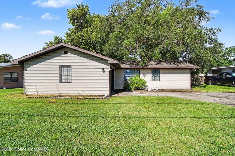 3 bedroom Single Family Residence at 1980 Old Dixie Highway, Dixie Village, Titusville — photo 2