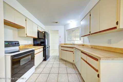 1085 Celle Avenue, Palm Bay FL - photo 8 of 22