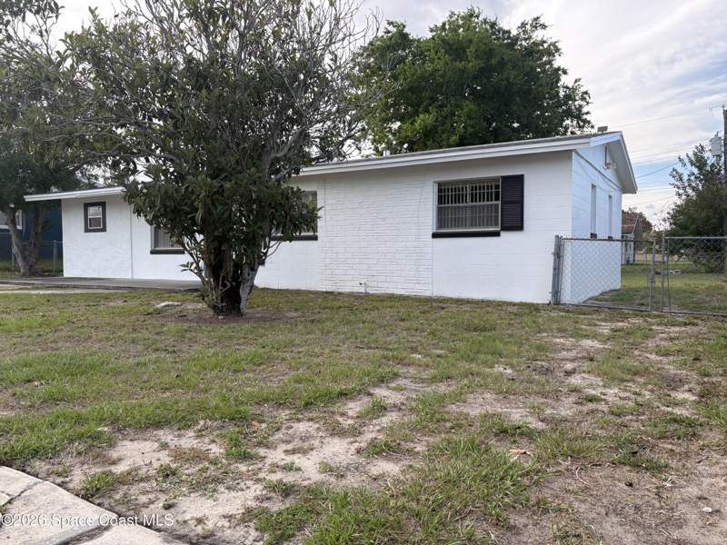4 bedroom Single Family Residence at 2240 White Sands Drive, Whispering Hills Country Club Estates Sec No 5, Titusville — photo 4