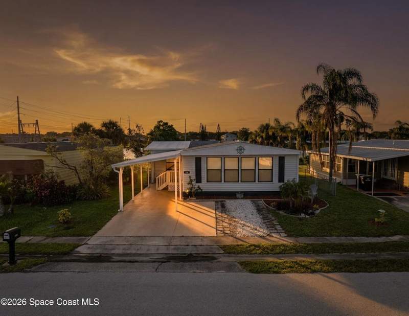 3 bedroom Manufactured Home at 1724 Mango Street, Palm Bay Colony Sec 2, Palm Bay — photo 3