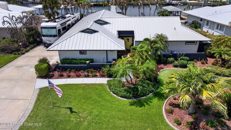 3 bedroom Single Family Residence at 405 S Banana River Boulevard, Cocoa Isles 11th Cape Royal Addn Phase 3, Cocoa Beach — photo 4