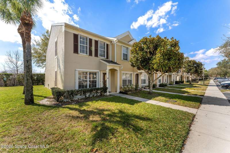 2 bedroom Townhouse at 1381 Hampton Park Lane, Hampton Park Phase 2, Melbourne — photo 2