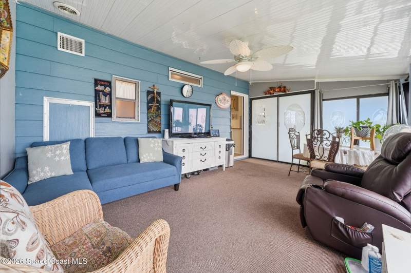 2 bedroom Manufactured Home at 511 Jennifer Circle, Hollywood Estates, Melbourne — photo 3