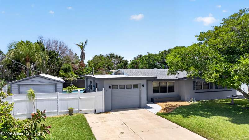 3 bedroom Single Family Residence at 2135 S River Road, Riveria Estates Subd, Melbourne Beach — photo 2