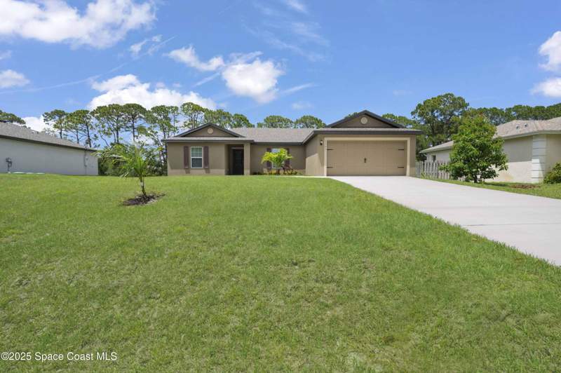 3 bedroom Single Family Residence at 1141 Salina Street, Port Malabar Unit 16, Palm Bay — photo 2