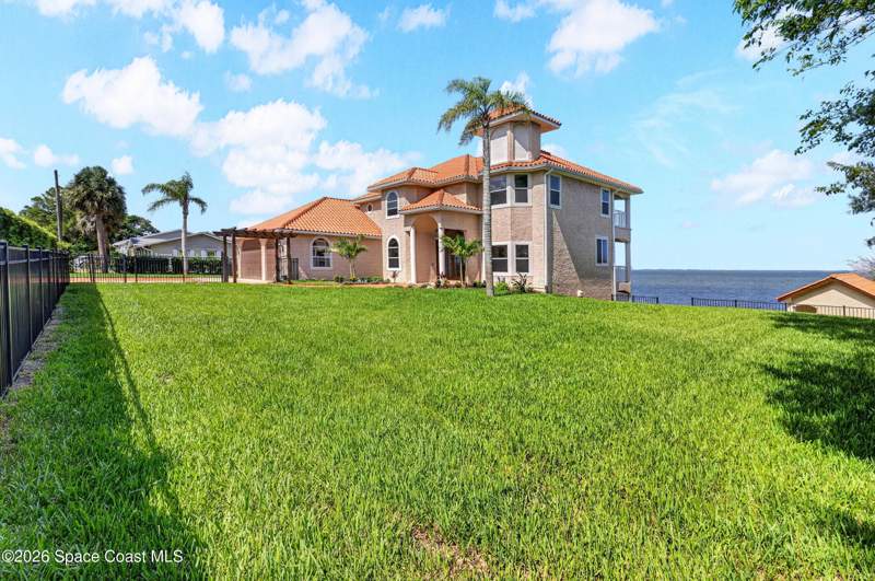 5 bedroom Single Family Residence at 6715 Riveredge Drive, Bellewood Plat No 2, Titusville — photo 3
