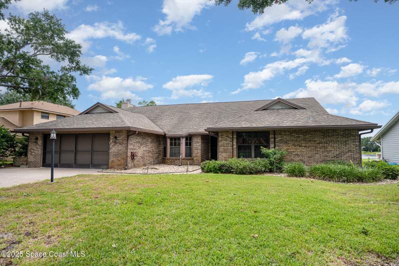 4 bedroom Single Family Residence at 441 Crystal Lake Drive, Suntree Pud Stage 4 Tract 29 29 Unit 2, Melbourne — photo 4