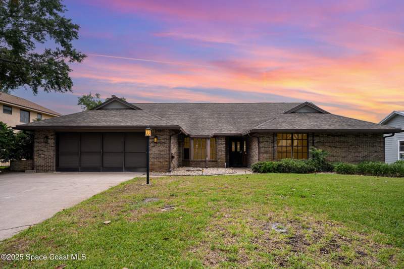 4 bedroom Single Family Residence at 441 Crystal Lake Drive, Suntree Pud Stage 4 Tract 29 29 Unit 2, Melbourne — photo 5
