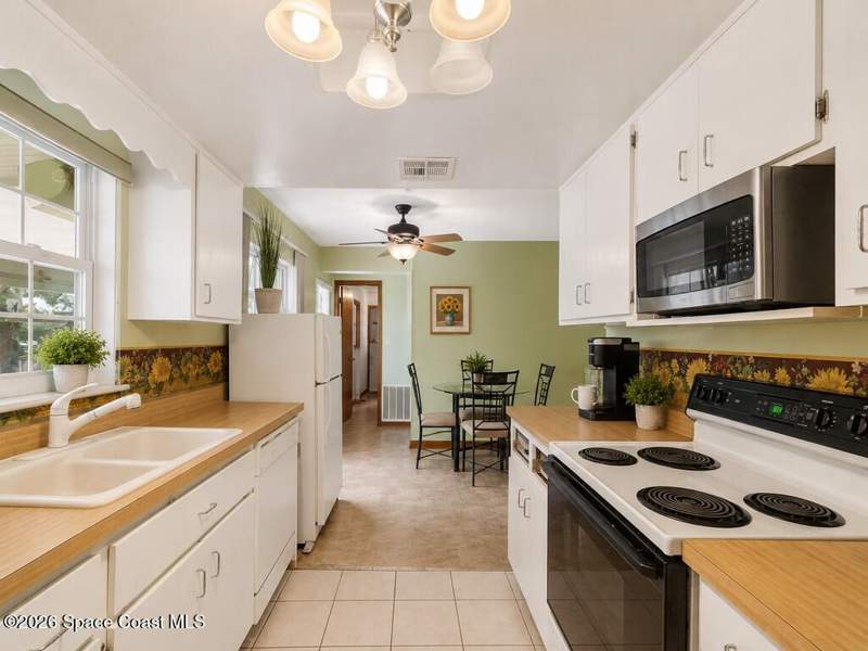 2 bedroom Single Family Residence at 689 Caballero Avenue, Palm Bay, Palm Bay — photo 2