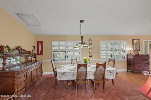 1810 Whispering Oaks Circle, Melbourne FL - photo 8 of 40