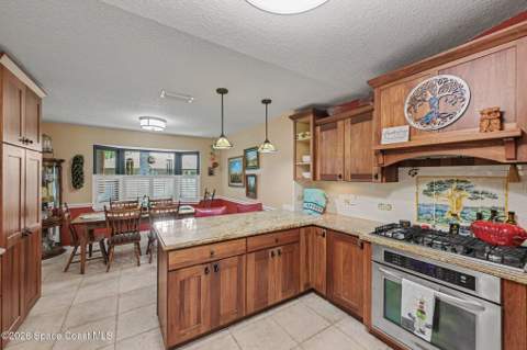 1810 Whispering Oaks Circle, Melbourne FL - photo 12 of 40