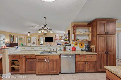 1810 Whispering Oaks Circle, Melbourne FL - photo 10 of 40