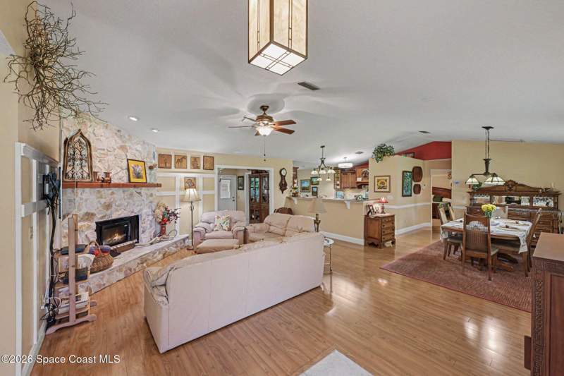 3 bedroom Single Family Residence at 1810 Whispering Oaks Circle, Oaks of Eau Gallie The, Melbourne — photo 3