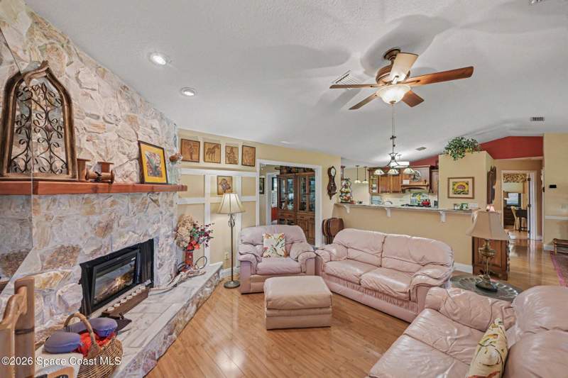 3 bedroom Single Family Residence at 1810 Whispering Oaks Circle, Oaks of Eau Gallie The, Melbourne — photo 5