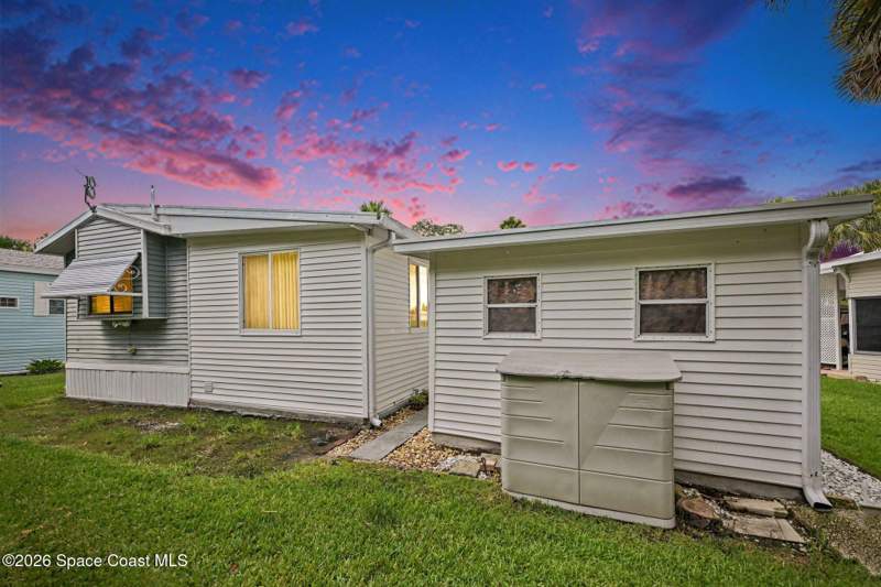 1 bedroom Manufactured Home at 64 Sunset Drive, The Great Outdoors Premier RV/Golf Resort I, Titusville — photo 3
