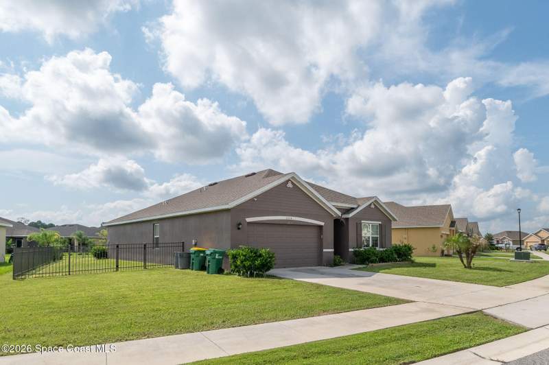 4 bedroom Single Family Residence at 3524 Sandhill Crane Circle, Rymar Greens at Indian River Preserve, Mims — photo 3