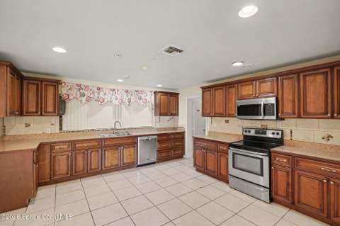 4457 Parkway Drive, Melbourne FL - photo 14 of 38