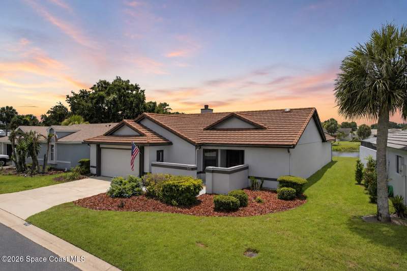 3 bedroom Single Family Residence at 340 Oak Haven Drive, Country Walk at Suntree Stage 8 Tr 64 PUD Replat, Melbourne — photo 1