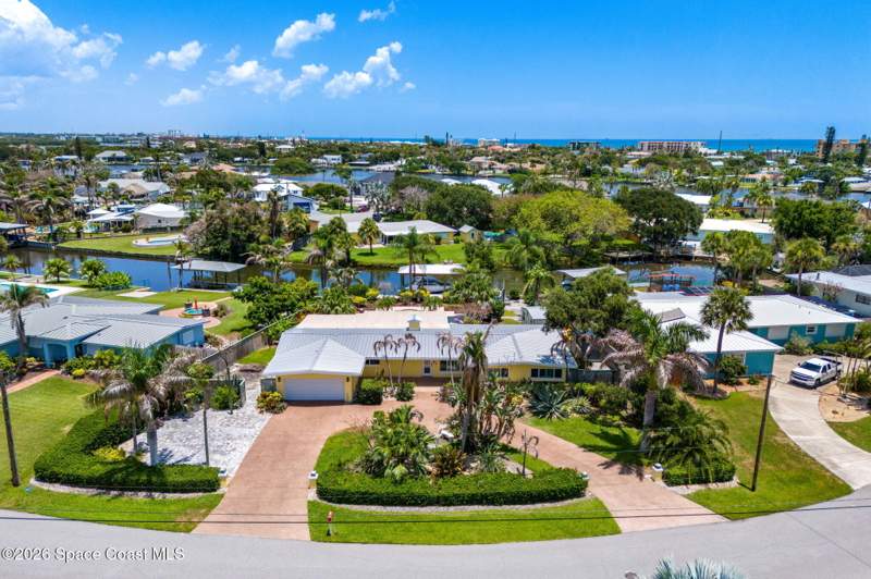 4 bedroom Single Family Residence at 3 W West Point Drive, West Point Add To Snug Harbor Est, Cocoa Beach — photo 3